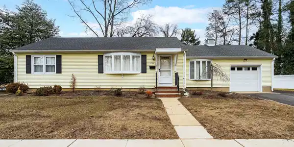 121 Lake Shore Drive