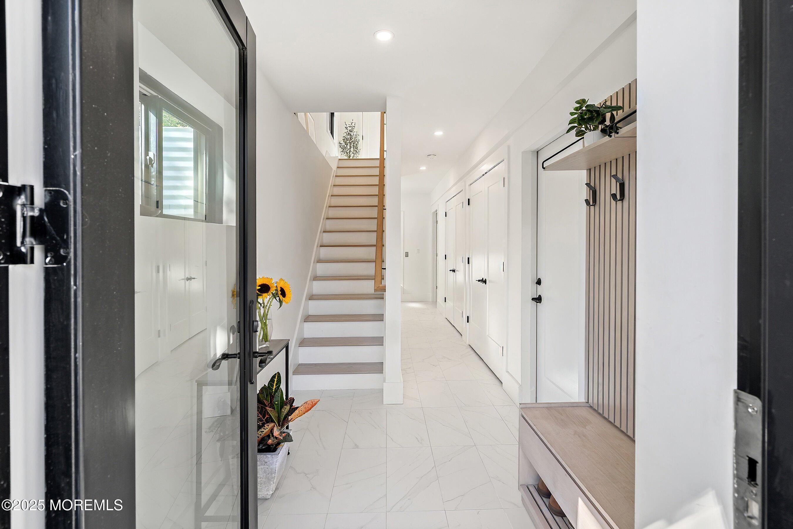 Image 4: 10-Foyer 1A