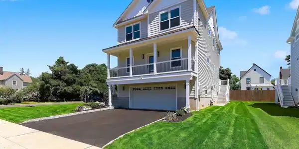 Image 4: Front Right
