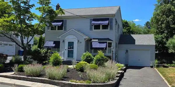 35 Hendrickson Place