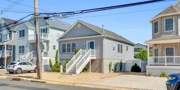 212 Eisenhower Avenue