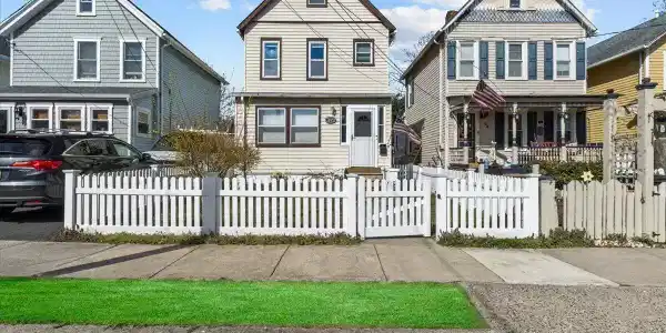 34 & 1/2 South Avenue