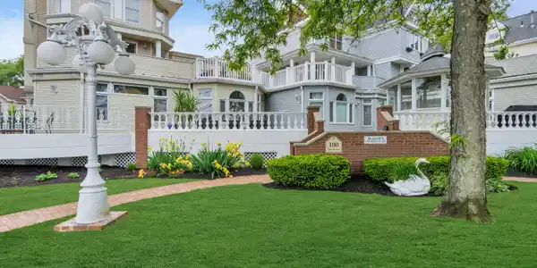100 1st Street Unit 8