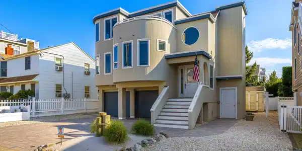 112 Sailboat Avenue