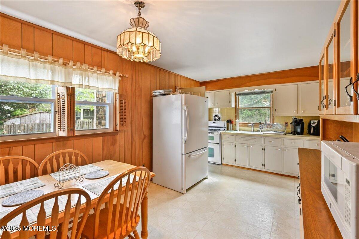 Image 4: 07-SMV_2119FosterRd-07