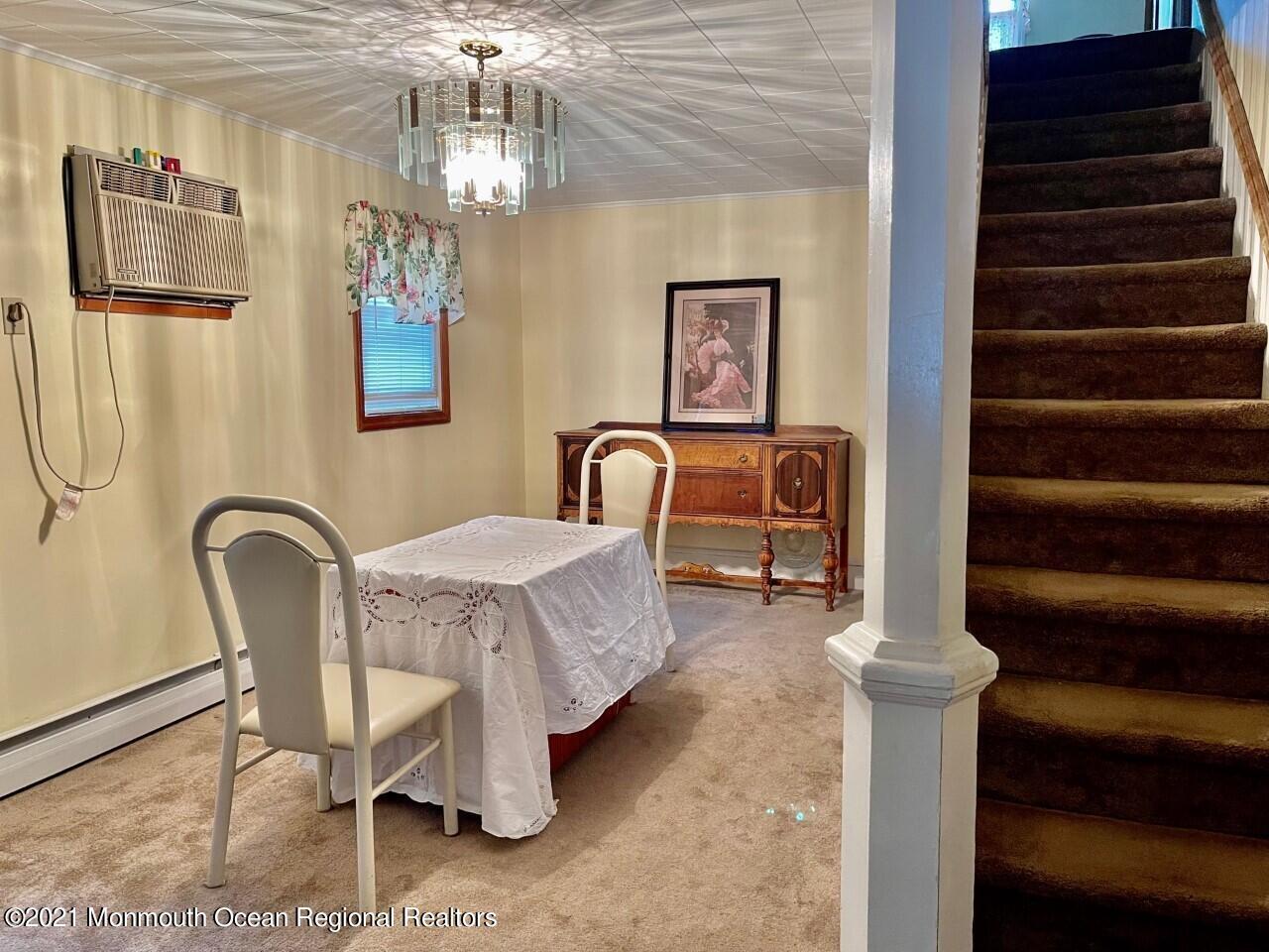 Image 4: dining room