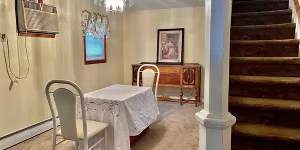 Image 4: dining room