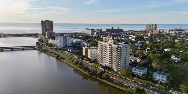 510 Deal Lake Drive Unit 8J