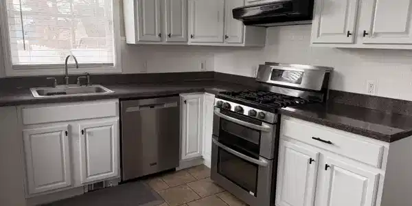 Image 2: Kitchen