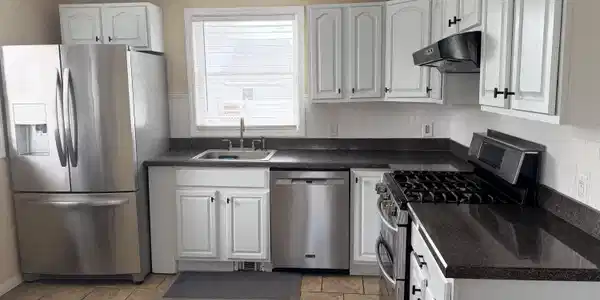 Image 3: Kitchen