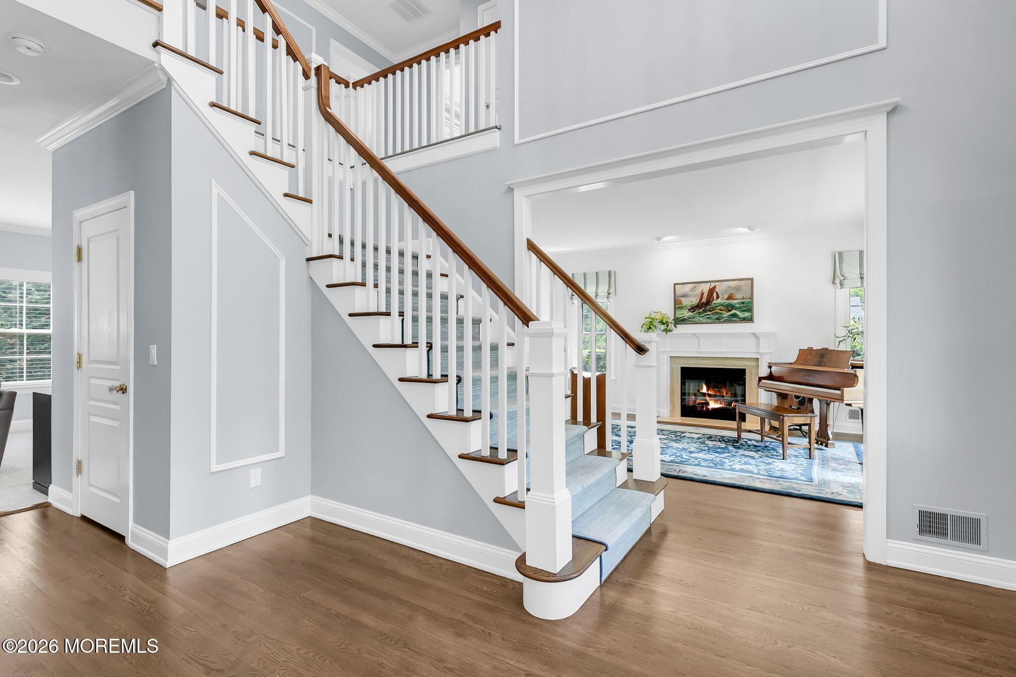 Image 4: Foyer