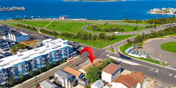 Image 2: Aerial 5 with Arrow