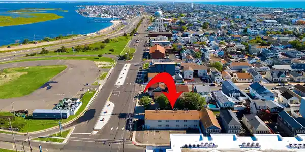 Image 3: Aerial 3 with Arrow