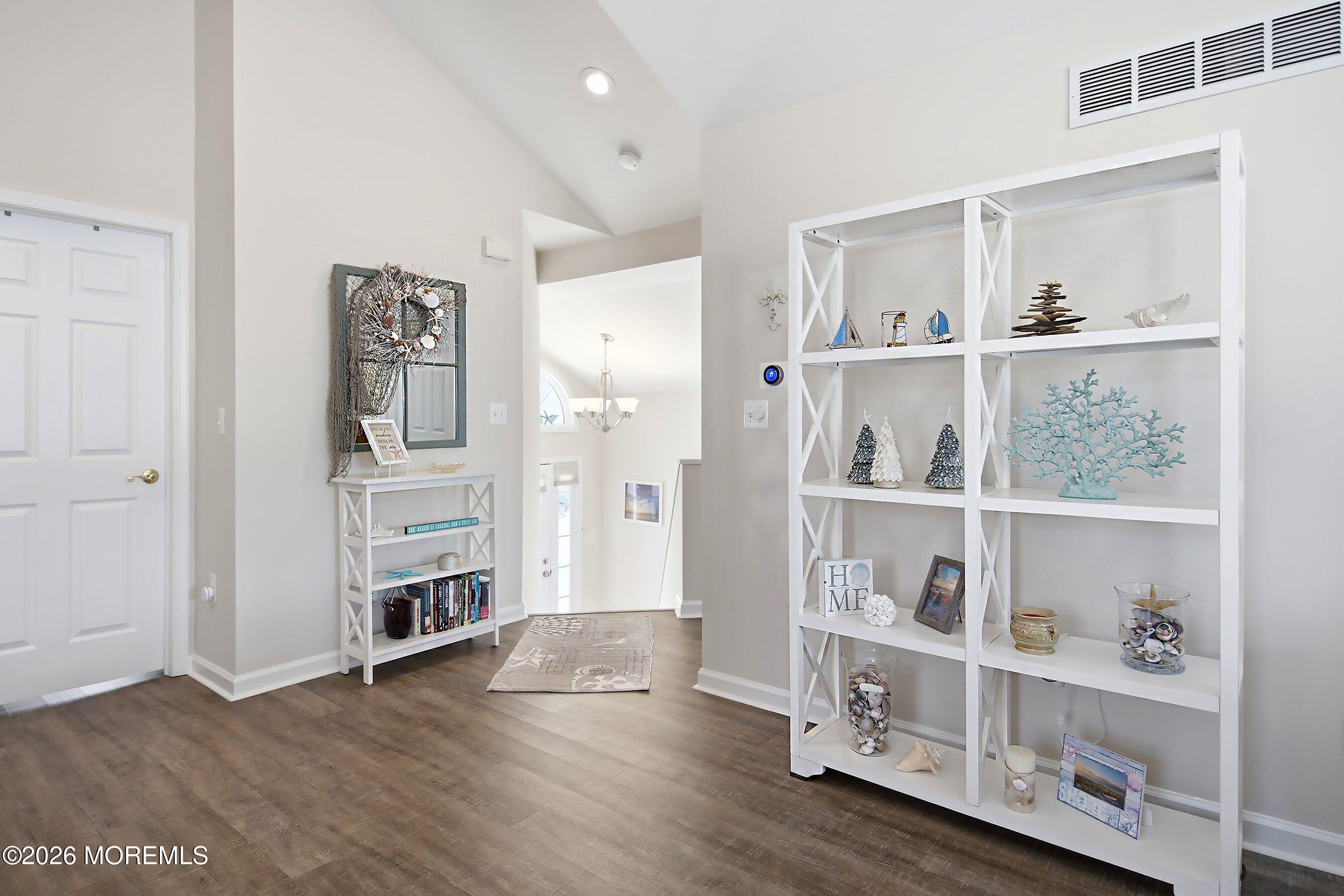 Image 4: 04-Foyer 1b
