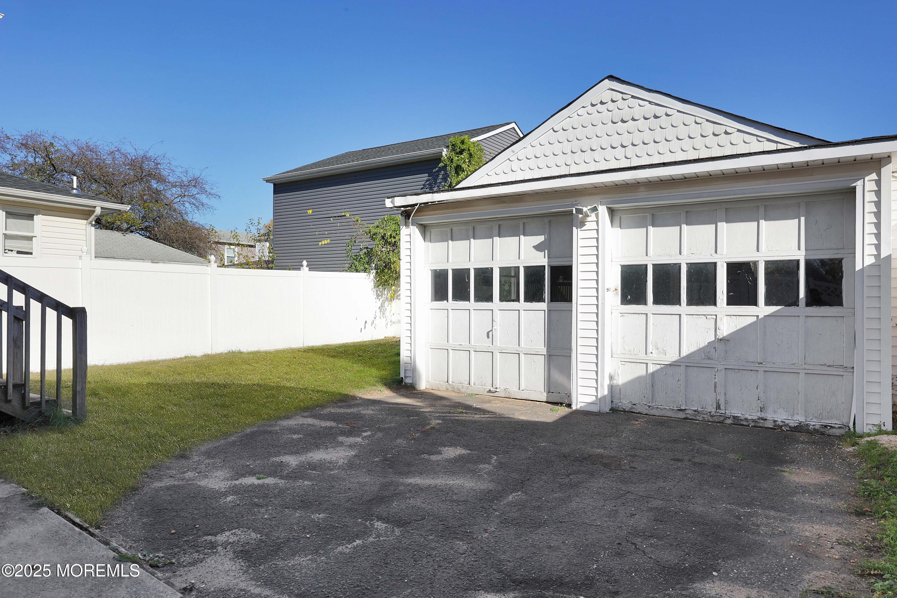 Image 3: 758A0050_1_2_3_4