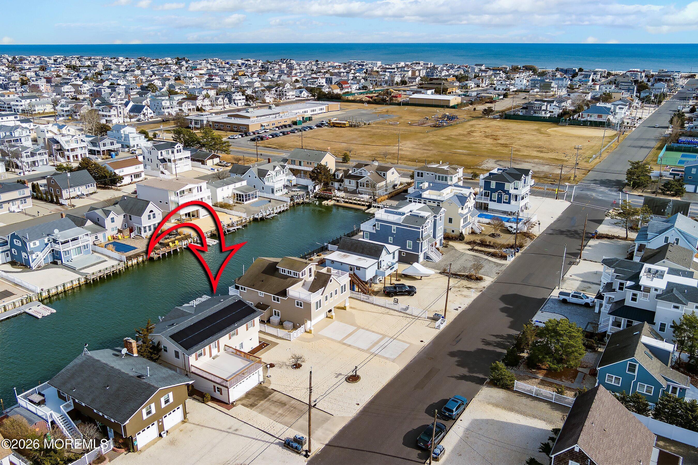 Image 3: 03-To Beach 1 with Arrow