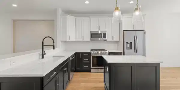 Image 3: kitchen