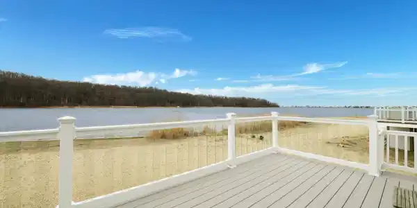 Image 4: Deck View