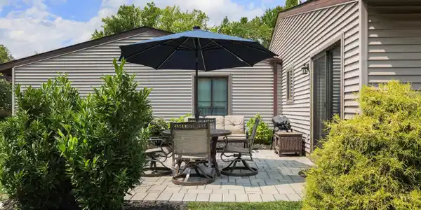 Image 4: Dining Alfresco