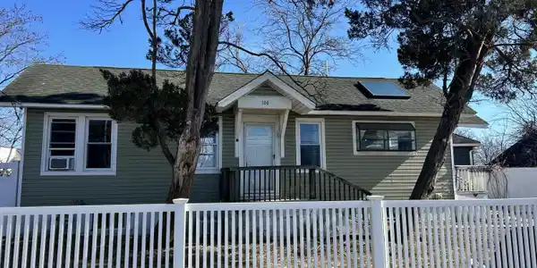 100 Highland Boulevard