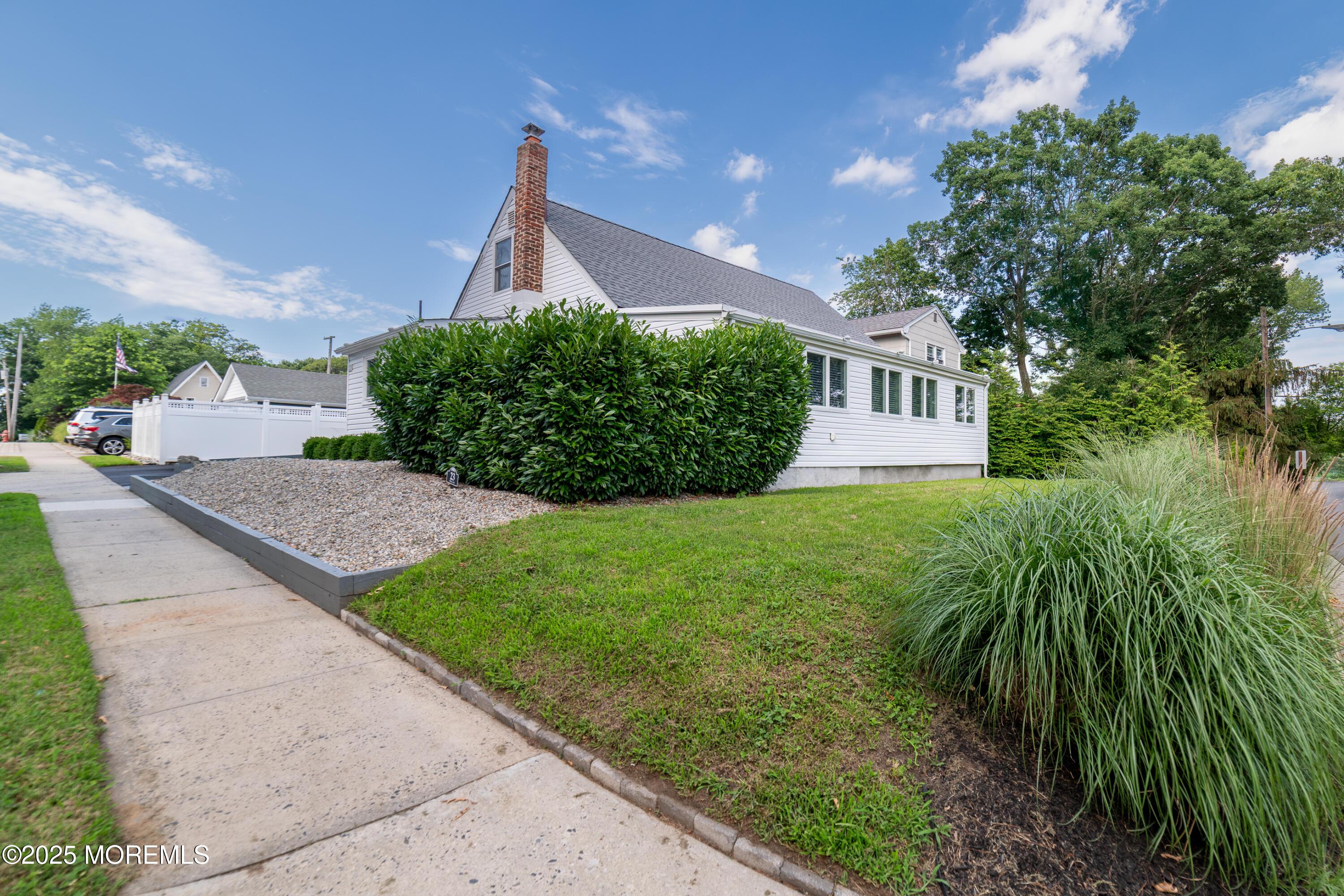 Image 2: 23 Viola Ave