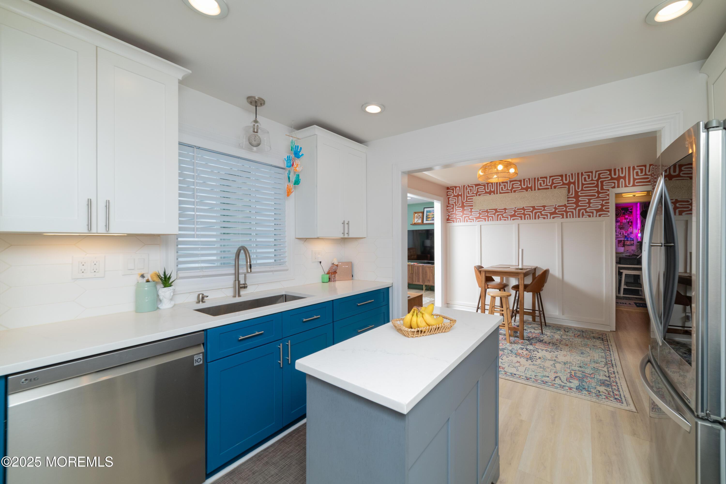 Image 4: Kitchen