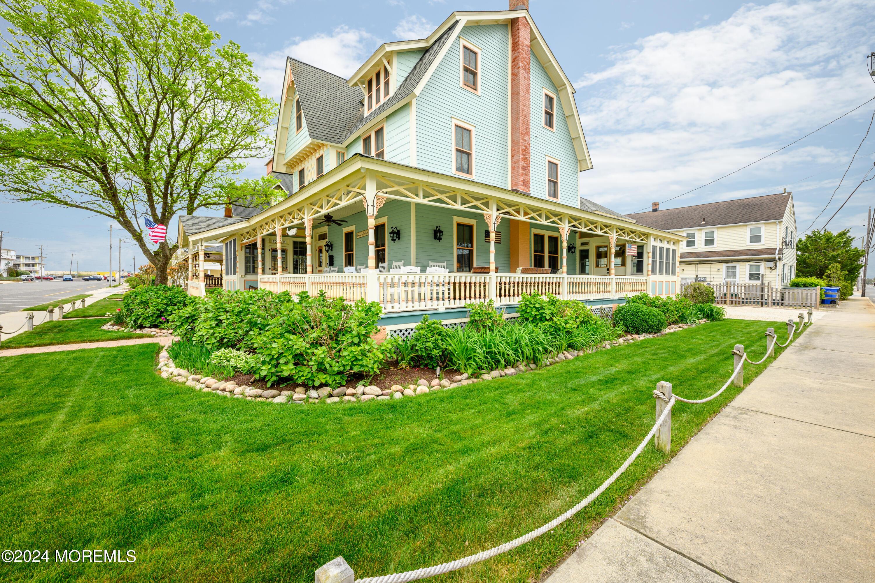 Image 4: 132 Coral St (4 of 76)