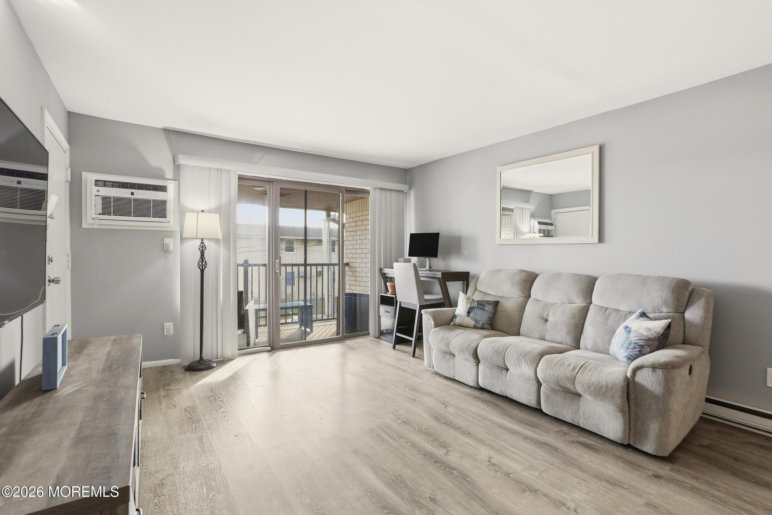 Image 3: Living Room