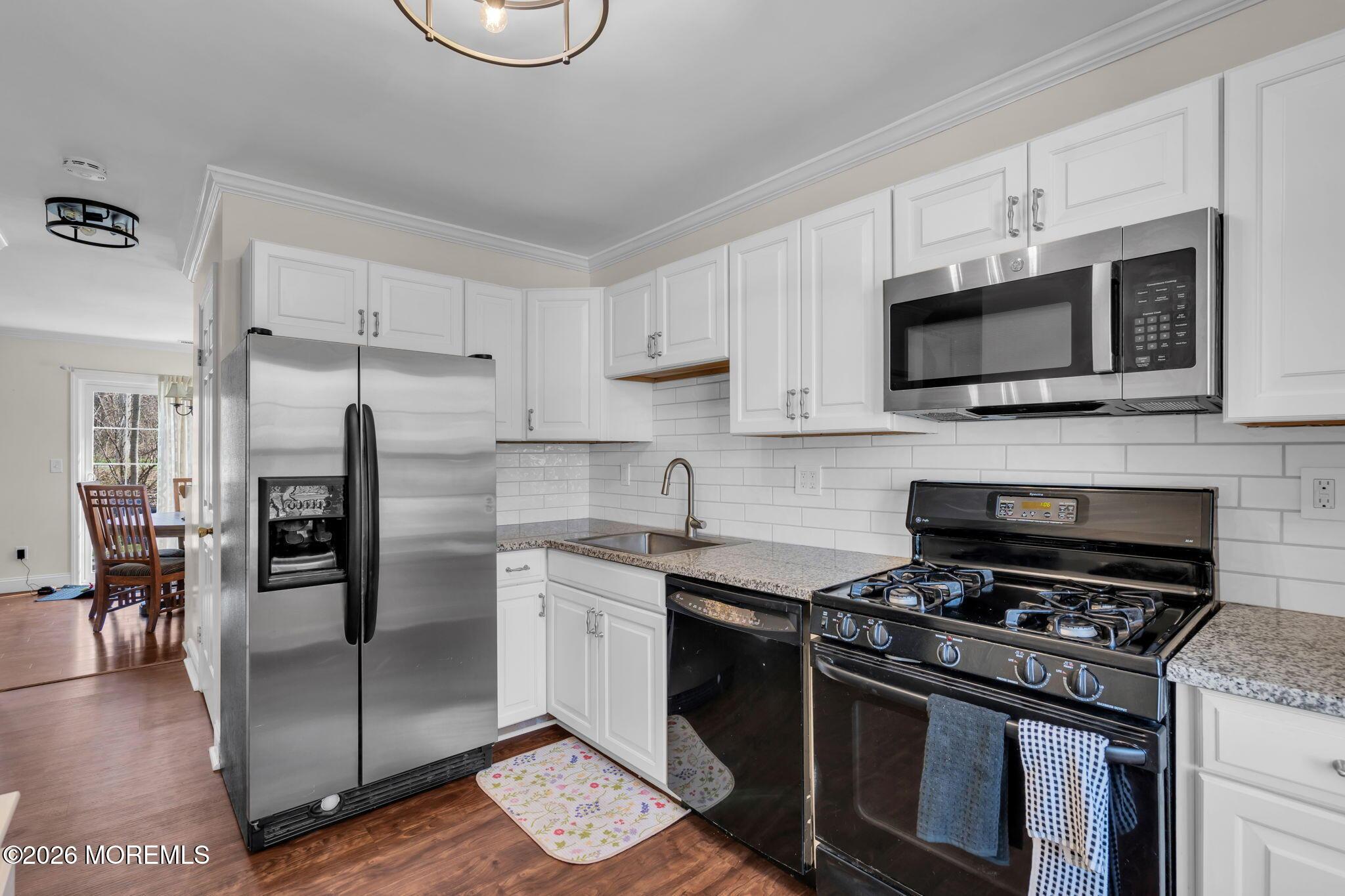 Image 2: 15-web-or-mls-DSC06050