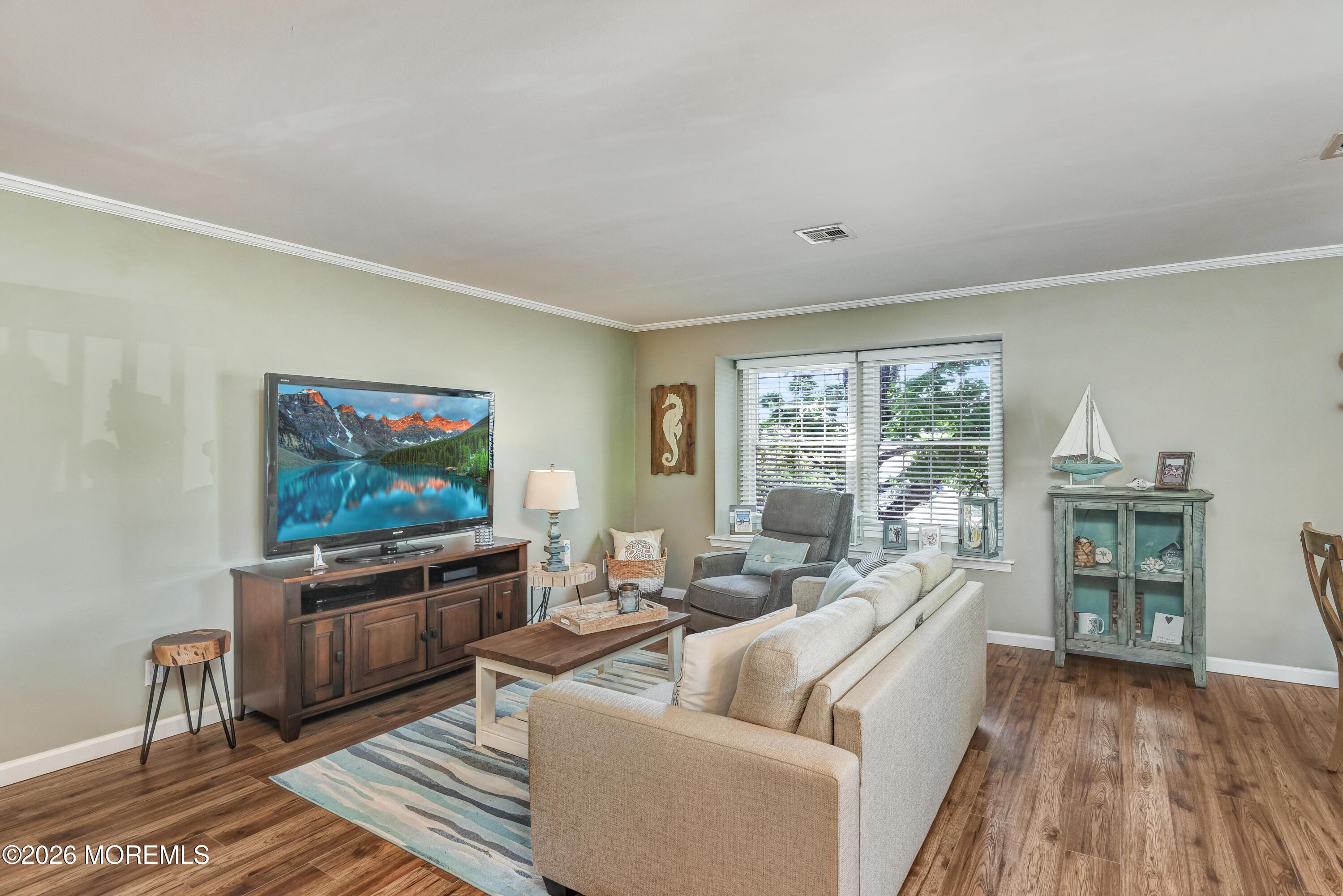 Image 3: Living and Dining Room-1