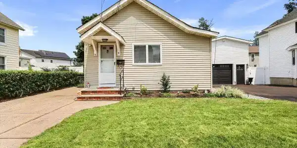 19 Manchester Avenue