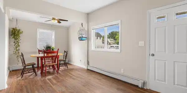 Image 3: 04-Living Room