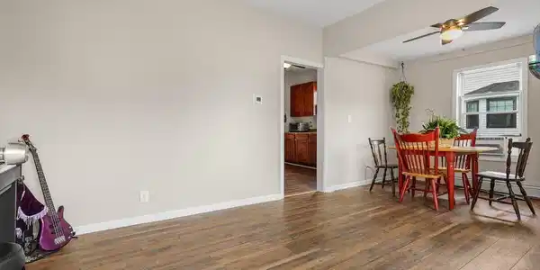 Image 4: 05-Living Room