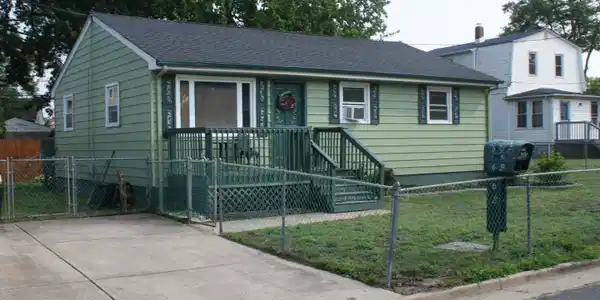 62 Roland Street