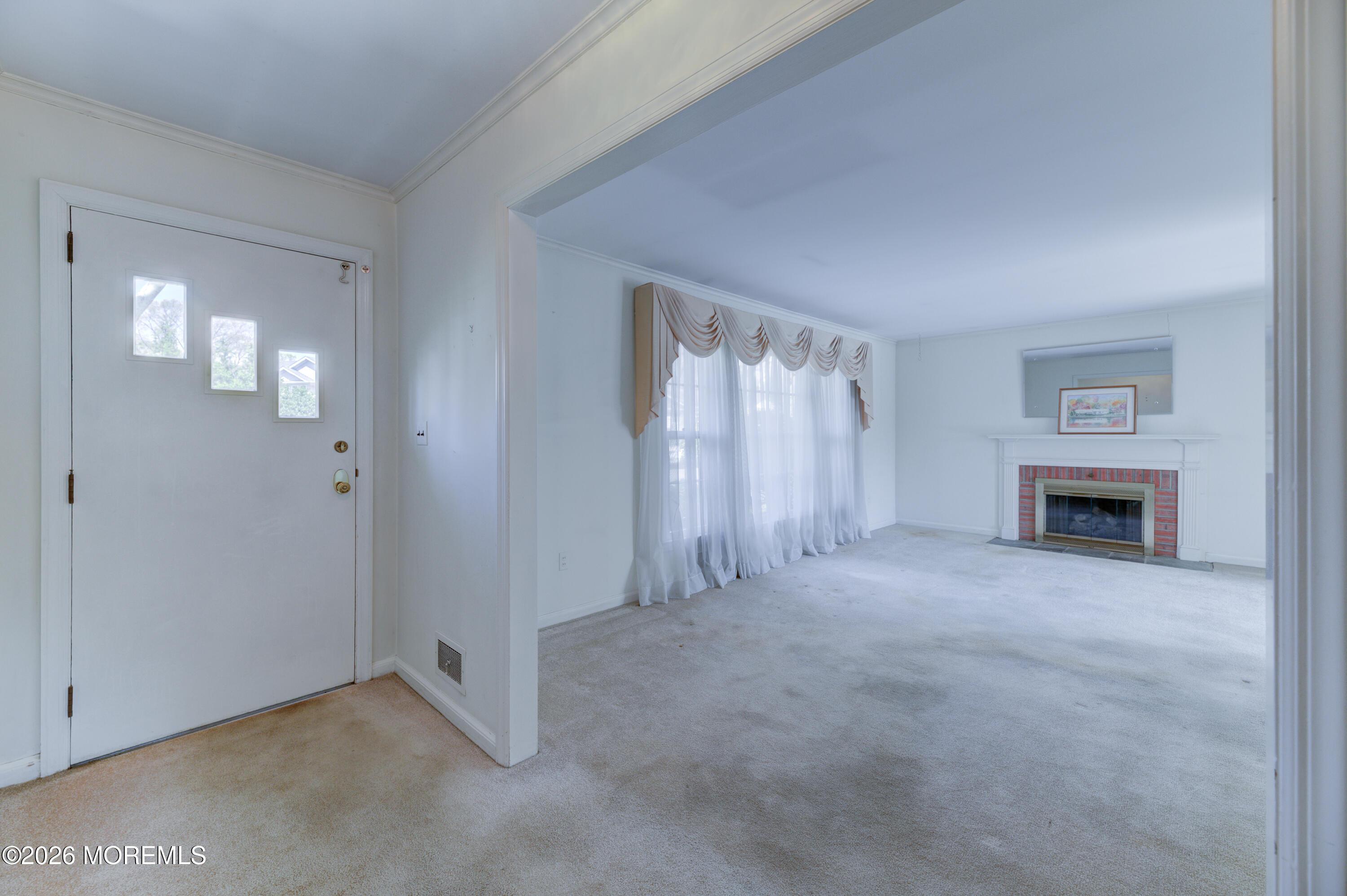 Image 2: 25 Buttonwood Dr 6 of 40