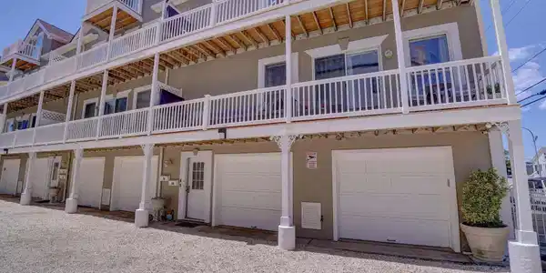Image 3: 4B2