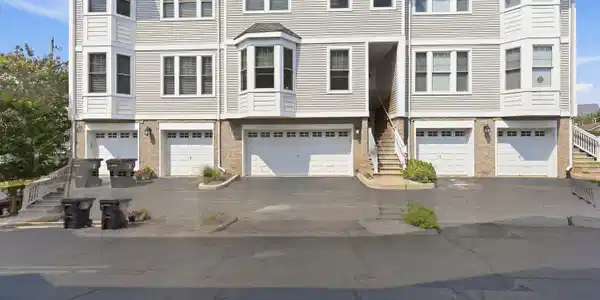 Image 2: 3