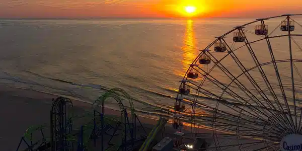 Image 3: Photo Ferris Wheel Sunrise