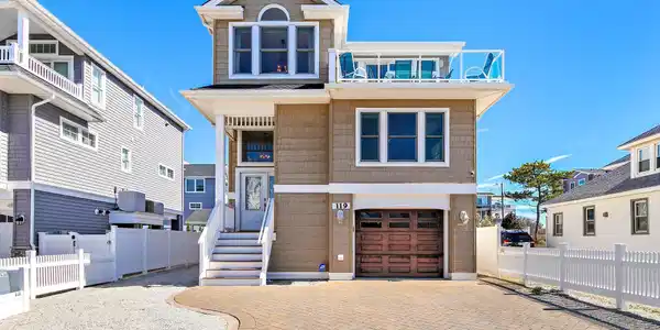 119 E Lillie Avenue
