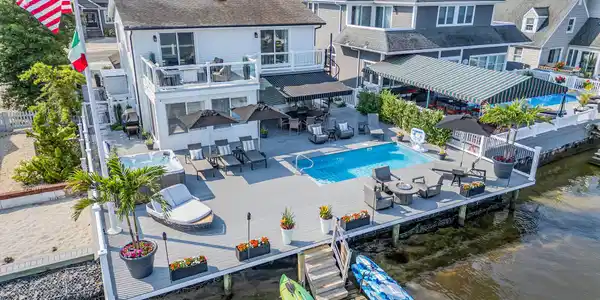 63 Pershing Boulevard