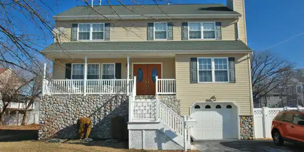711 Edmunds Avenue