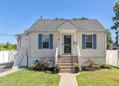 18 Bay Avenue