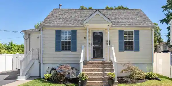 18 Bay Avenue