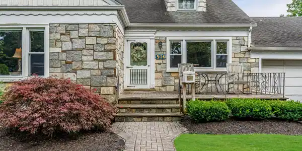 504 Crescent Parkway