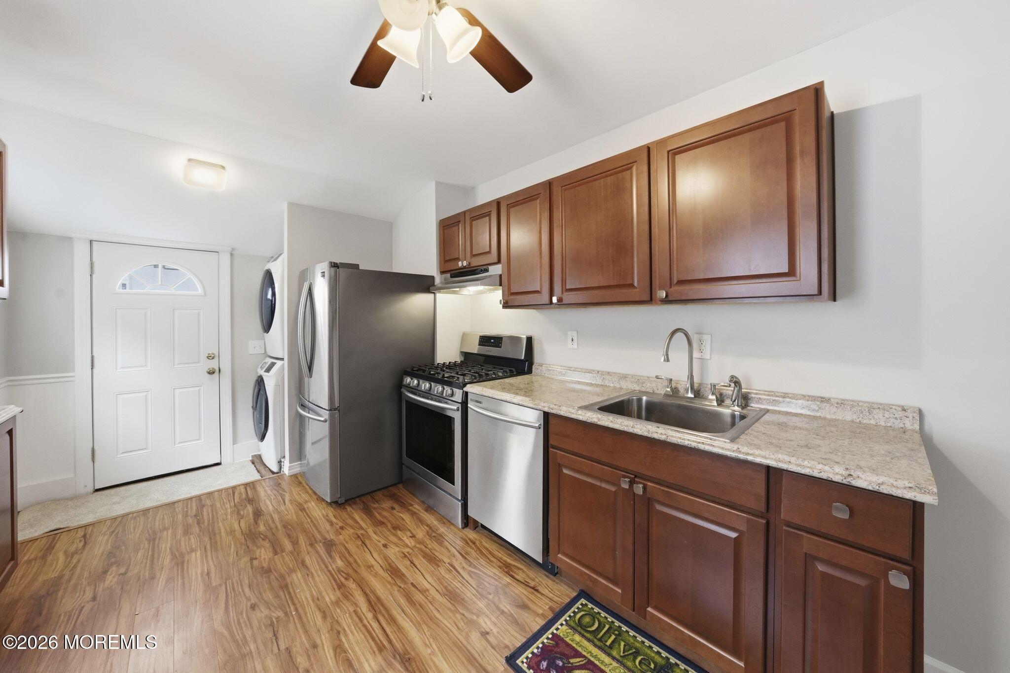 Image 4: Front House - kitchen