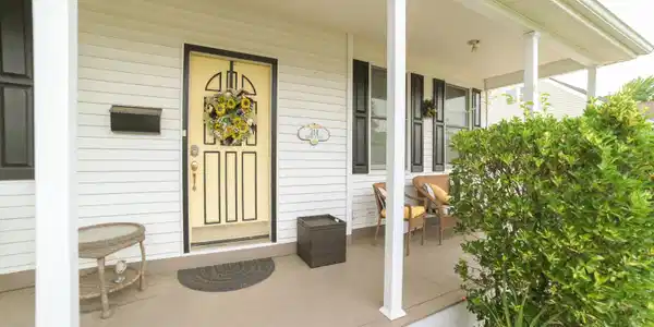 Image 3: 01 Porch 2