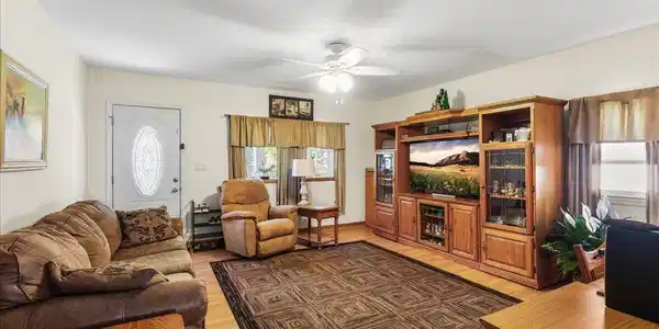 Image 4: 06-Family Room