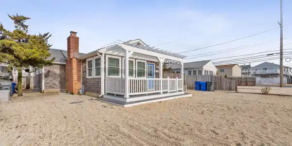 322 W Kupper Drive