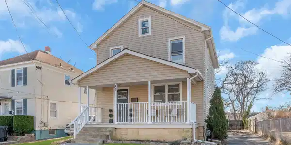 47 Sunset Avenue E