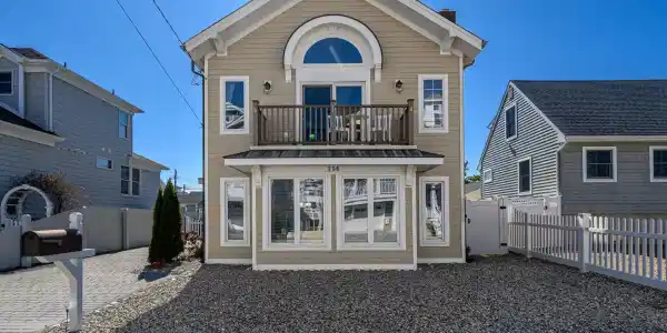 114 Lyndhurst Drive
